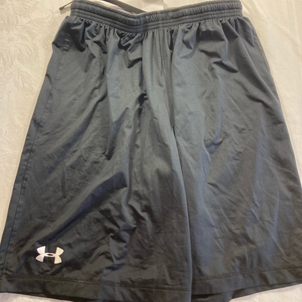 Black UA Heat Gear shirt size M